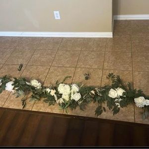 Lings moment table runner-roses (blush and white)